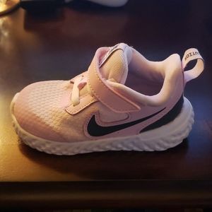 Toddler girls Pink Nike Running shoes size 6C